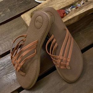 Sanuk flip flop/sandals 🍑 size 8/9 🍑 SO comfortable 🍑
